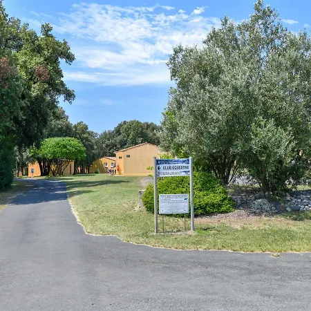 Gite In A Holiday Park With Pool Hébergement de vacances *