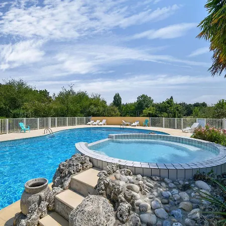 Gite In A Holiday Park With Pool Hébergement de vacances Saint-Savinien