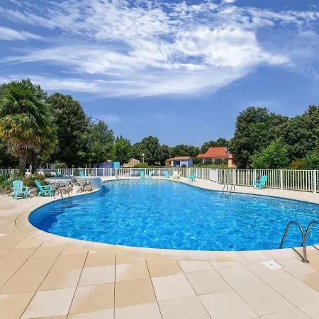 Gite In A Holiday Park With Pool Hébergement de vacances *